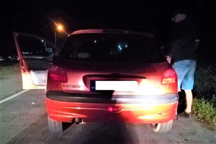 Ilustračný obrázok k článku Posedí si 2 roky? Vodič dal policajtom z Trenčína pri spisovaní prešľapov zabrať