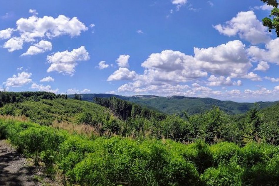 Ilustračný obrázok k článku FOTO: Štefánikova cyklomagistrála ponúka nádherné výhľady na Malé Karpaty