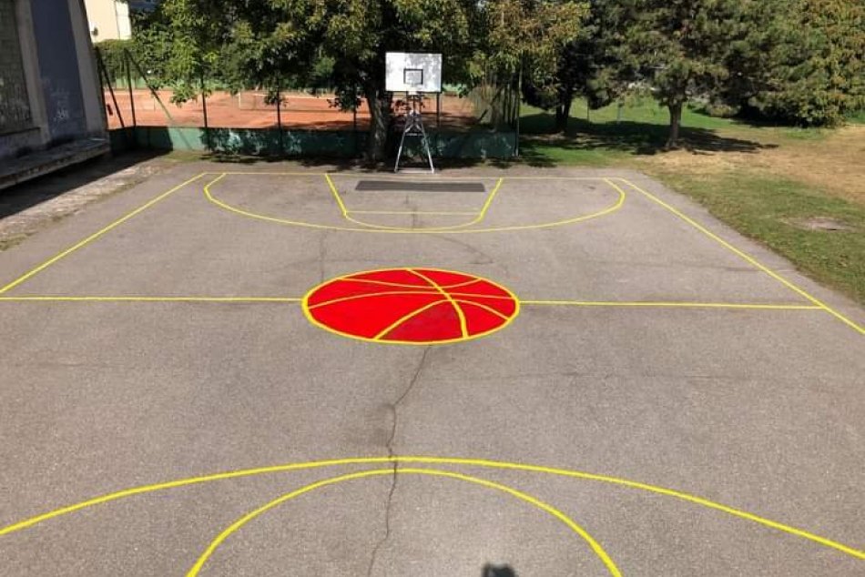 Ilustračný obrázok k článku V Michalovciach vynovili basketbalové ihrisko. Pozrite si výsledok, FOTO