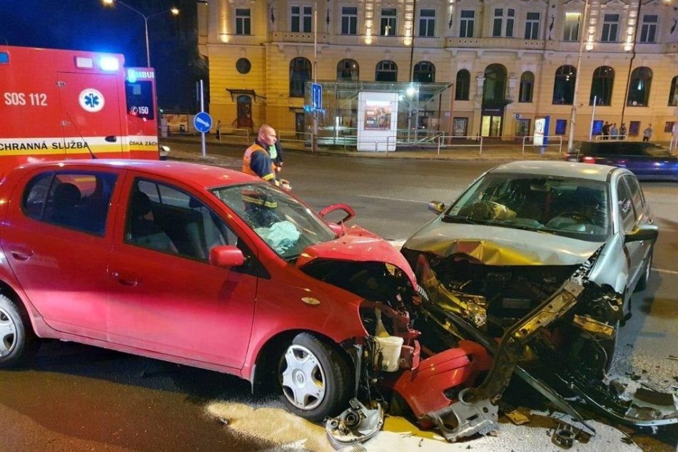 Ilustračný obrázok k článku Nehoda v centre Trenčína: Vinník bol opitý, druhý vodič skončil v nemocnici, FOTO