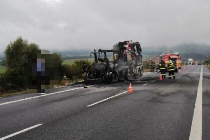 Ilustračný obrázok k článku Pri Žiari horel traktor: Na mieste boli policajti, udalosť komplikovala dopravu