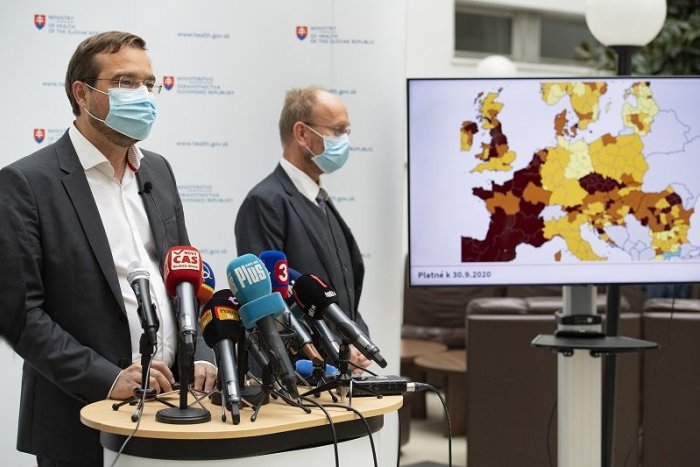 Ilustračný obrázok k článku Krajčí čaká 1000 nových prípadov za deň, vraj to dotiahneme na Rakúsko a Maďarsko