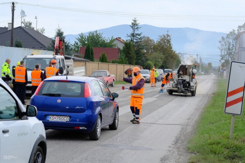 Ilustračný obrázok k článku Opravujú cestu medzi Čaňou a Haniskou. Dopravné obmedzenia sú vraj minimálne, FOTO