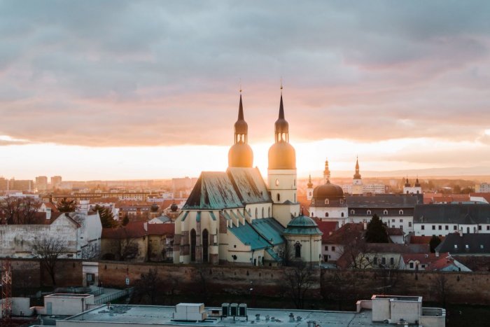 Ilustračný obrázok k článku Nemci zaradili päť regiónov zo Slovenska za mimoriadne rizikové oblasti: Trnava tam je TIEŽ!