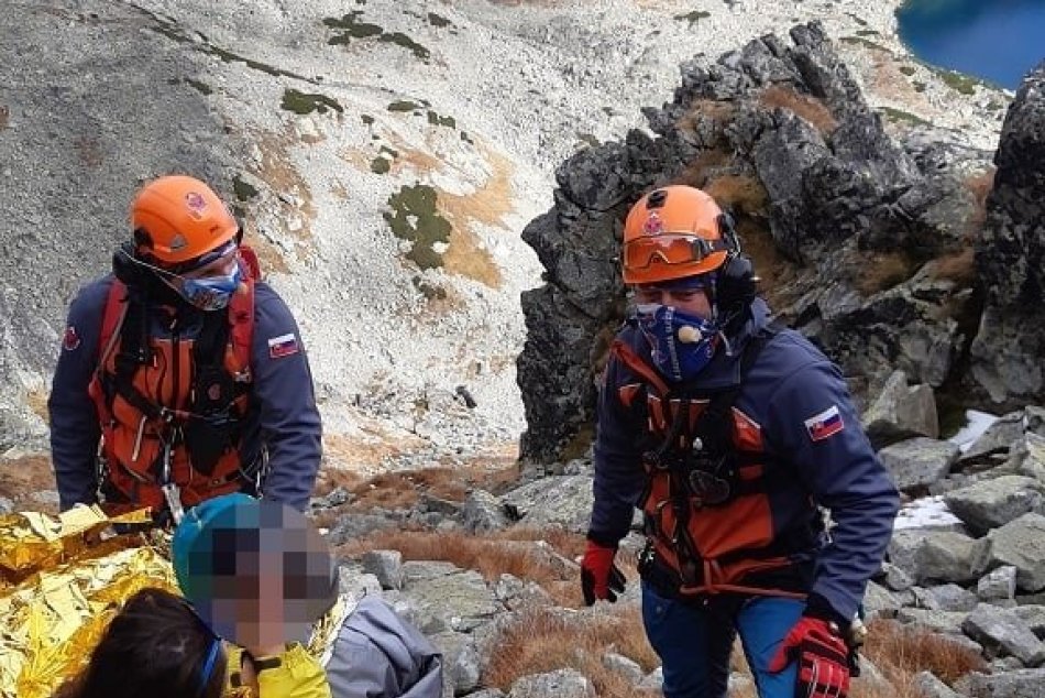 Ilustračný obrázok k článku Náročný zásah horských záchranárov v Tatrách: Muž padal z hrebeňa 40 metrov, FOTO