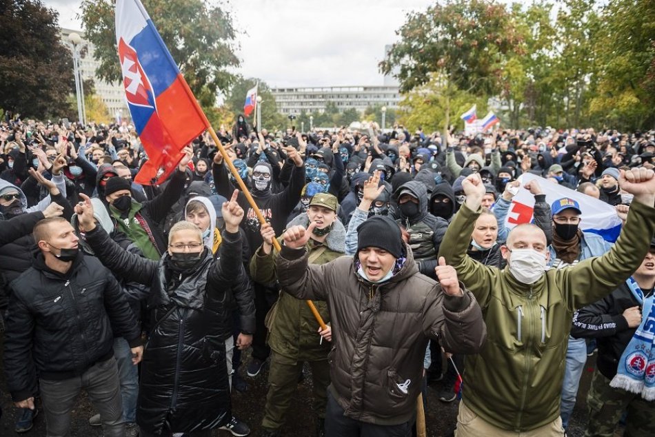 Ilustračný obrázok k článku Bude mela? OĽaNO tvrdí, že mafia, fašisti a Ultras sa chystajú zneužiť protest