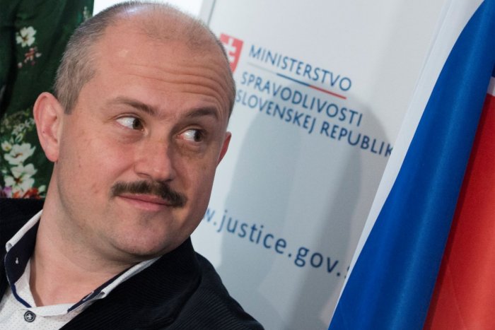 Ilustračný obrázok k článku Kotlebovci sú proti testovaniu, ale ich šéf to PREPÍSKOL: Oháňa sa fotkou Židov!