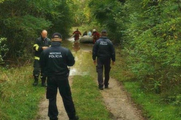 Ilustračný obrázok k článku Voda zaplavila záhrady: Jeden muž stihol preplávať, ďalšieho museli zachraňovať