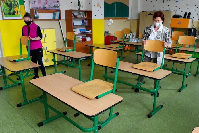 Ilustračný obrázok k článku V Kežmarku ukázali, že sa to dá: V niektorých školách sa časť detí vracia do lavíc