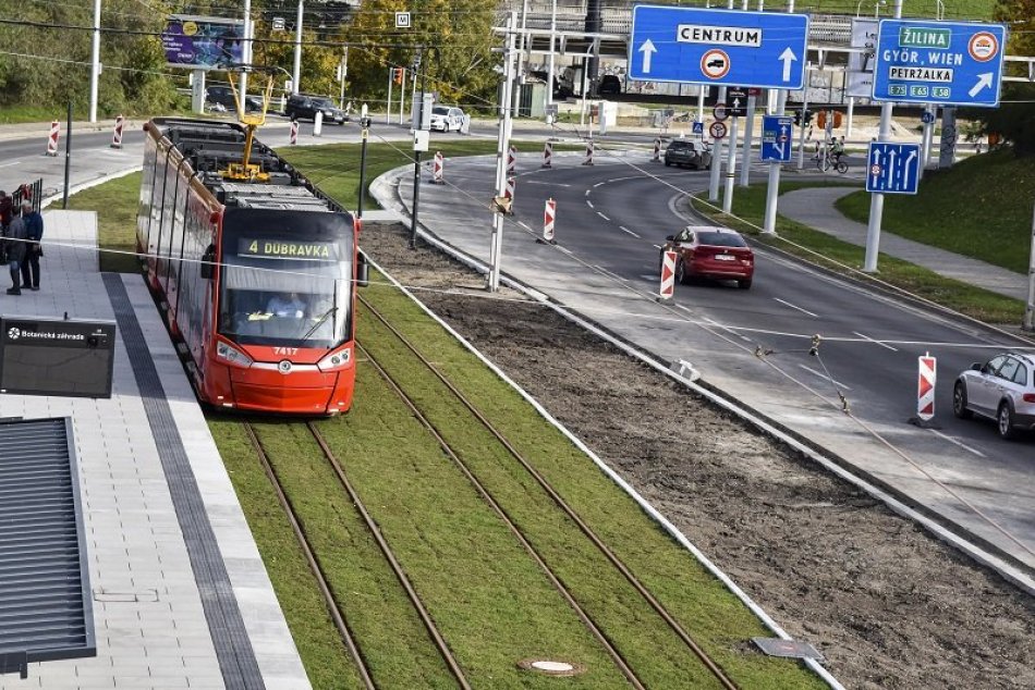 Ilustračný obrázok k článku Spustenie premávky na Dúbravsko-karloveskej radiále sa posúva. Ľudia nadávajú