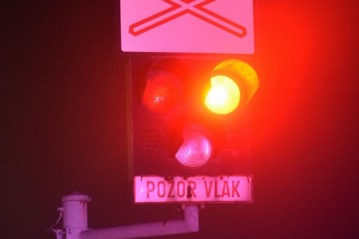 Ilustračný obrázok k článku Na priecestí došlo k nehode: Osobný vlak pri Prešove sa zrazil s dodávkou!