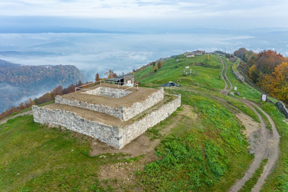 Ilustračný obrázok k článku Pre turistov sprístupnili najvyšší bod Pustého hradu: Boli ste už na veži? FOTO