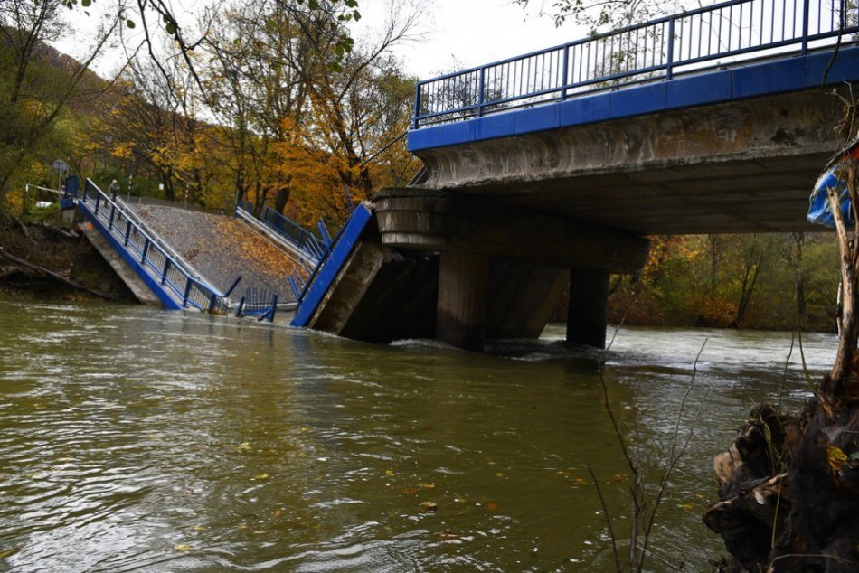 Ilustračný obrázok k článku Most medzi Kysakom a Veľkou Lodinou sa zrútil, FOTO