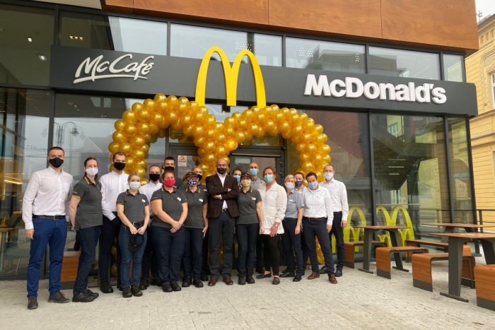 Ilustračný obrázok k článku McDonald's pri príležitosti otvorenia novej prešovskej reštaurácie podáva pomocnú ruku komunite