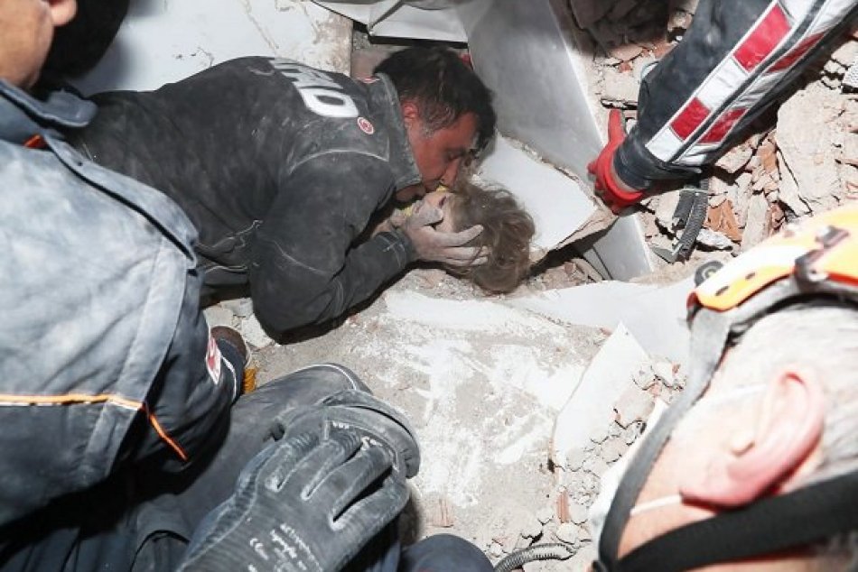 Ilustračný obrázok k článku ZÁZRAK po zemetrasení v Turecku: Po 4 dňoch vytiahli z trosiek malé dievčatko