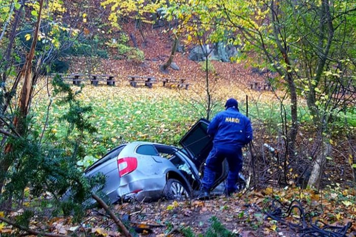 Ilustračný obrázok k článku Hasiči vyťahovali auto z potoka: V Bratislavských lesoch sa stala kuriózna nehoda