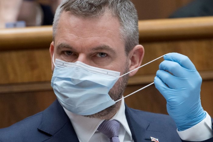 Ilustračný obrázok k článku Pellegrini krotí vášne o superlatívoch testovania: Nadšenie je predčasné!
