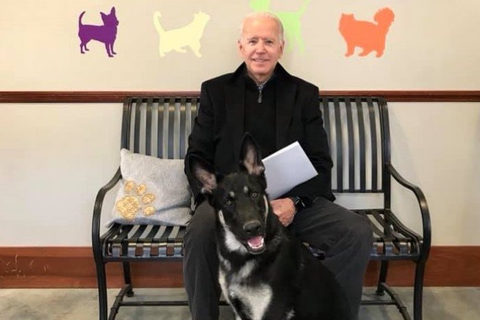 Ilustračný obrázok k článku Biden spraví to, čo ešte nikto: Do Bieleho domu si zoberie nemeckého kamoša! FOTO