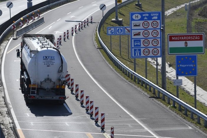 Ilustračný obrázok k článku Využívate maďarské diaľnice? Vodiči si za známku poriadne PRIPLATIA! Existuje však TRIK