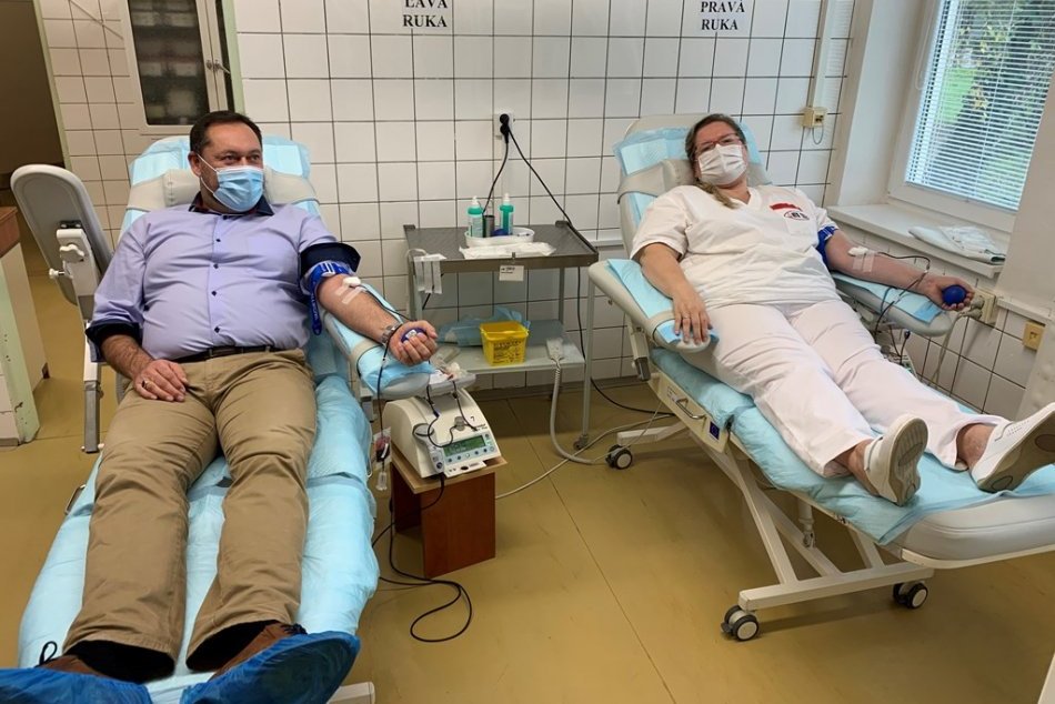 Ilustračný obrázok k článku Novozámocká kvapka krvi bez odberu na úrade: Ocenili viacnásobných darcov, FOTO