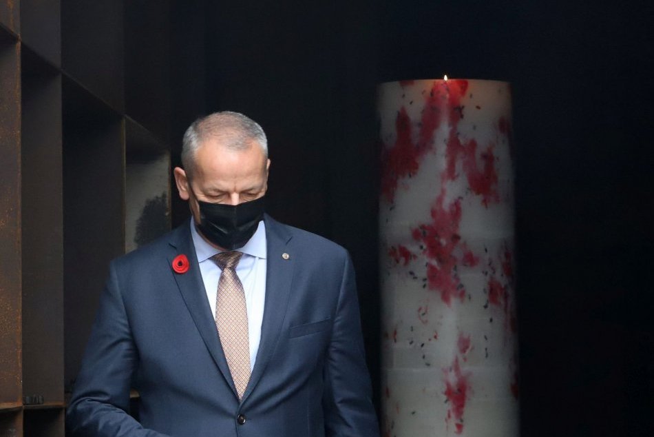 Ilustračný obrázok k článku V Bystrici sa spomínalo na obete vojny: Nosko rozsvietil Tichý stĺp, FOTO