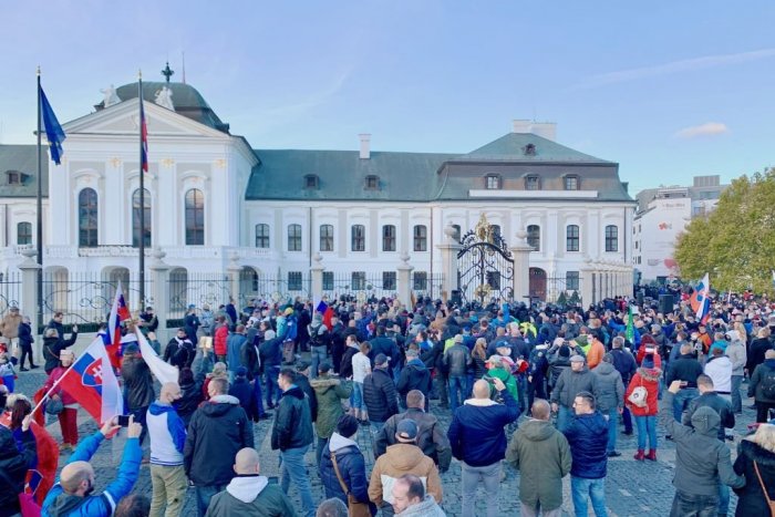 Ilustračný obrázok k článku V OBRAZOCH: V Bratislave sa protestovalo proti vláde: Pred parlament prišiel aj Robert Fico