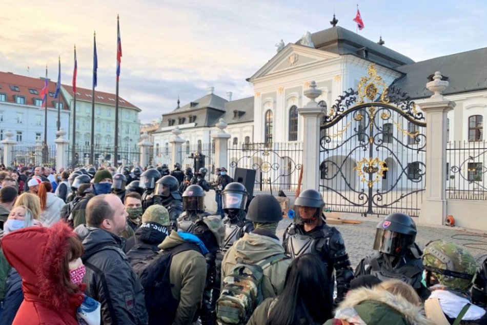 Ilustračný obrázok k článku 10 ohlásených protestov a zhromaždení v Bratislave: Polícia bude nekompromisne zasahovať