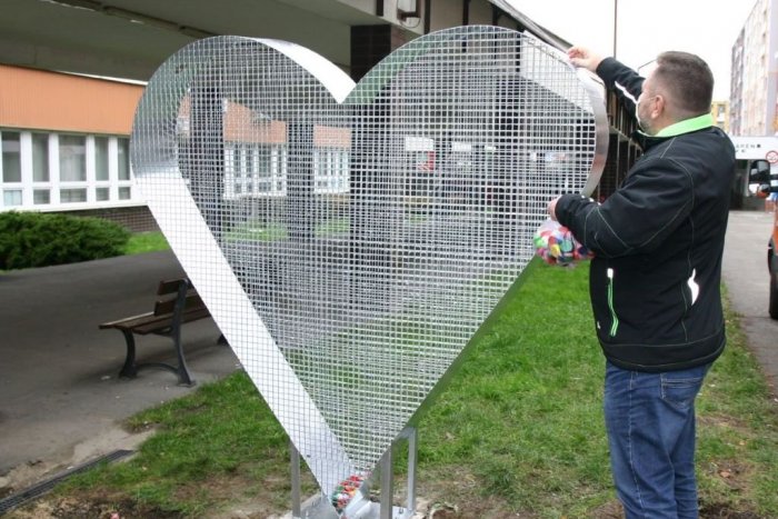 Ilustračný obrázok k článku Na Sídlisku Ťahanovce pribudol symbol lásky: Srdce bude pomáhať ľuďom
