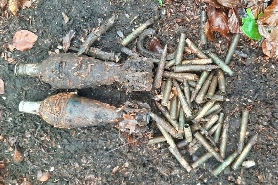 Ilustračný obrázok k článku V lese pri Valaskej Belej našli granáty z vojny: Pyrotechnik spôsobil výbuch, FOTO