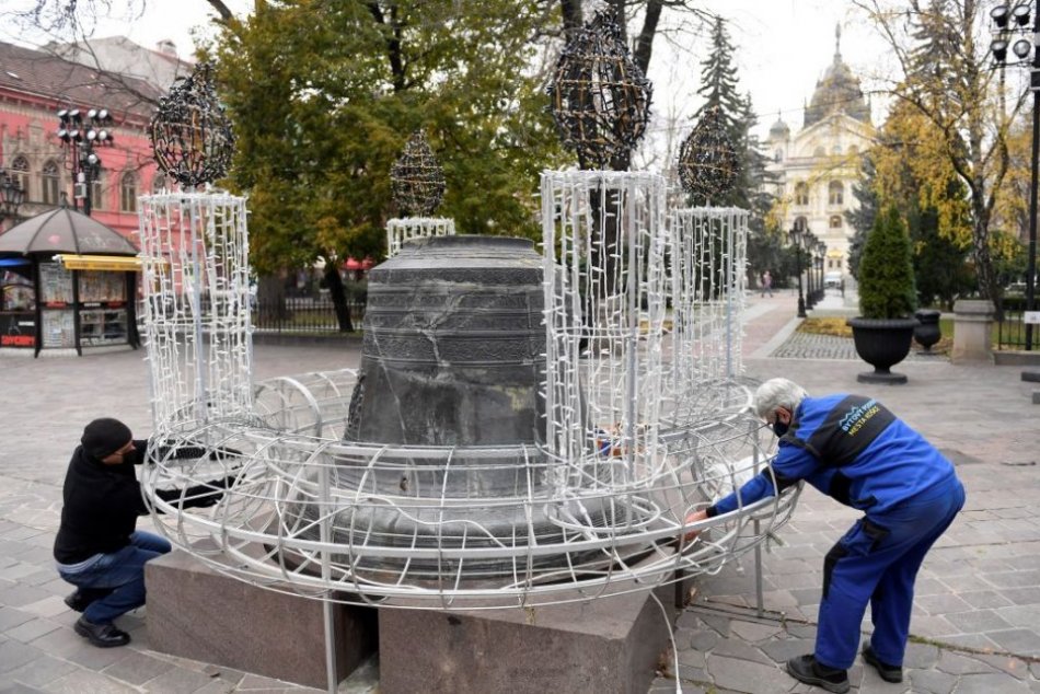 Ilustračný obrázok k článku V OBRAZOCH: Košice sa obliekajú do vianočného šatu