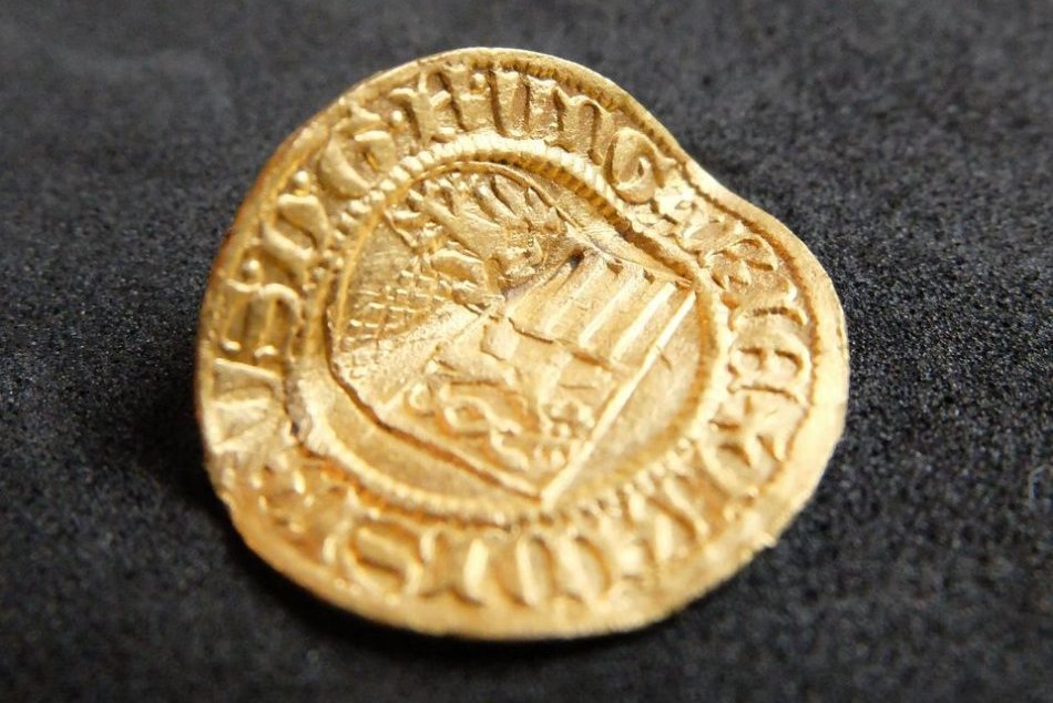 Ilustračný obrázok k článku Úžasný nález na Liptove: Stáročia sa tu ukrýval zlatý dukát uhorského panovníka, FOTO