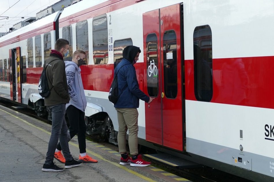 Ilustračný obrázok k článku Naše trate bude brázdiť Panter: V Žiline predstavili nové elektrické vlaky, VIDEO