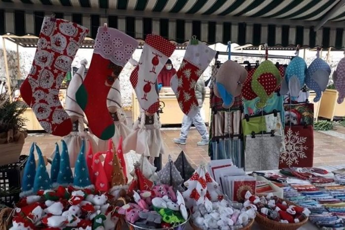 Ilustračný obrázok k článku Na trhu na Dominikánskom námestí kúpite vianočný tovar aj kapra