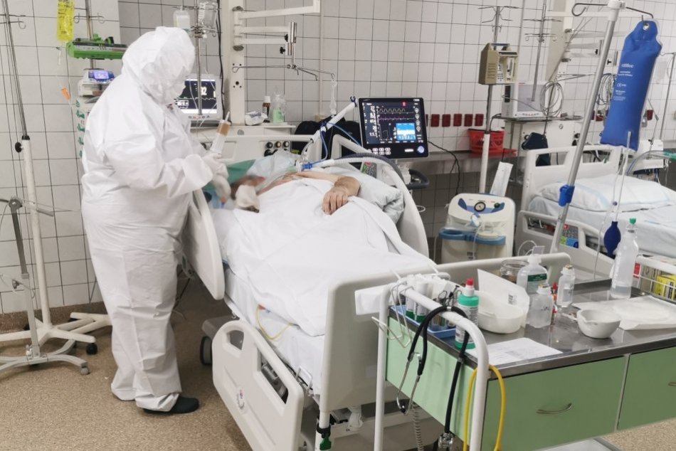 Ilustračný obrázok k článku V nemocnici pokračuje boj s pandémiou: Počas víkendu zomrelo ďalších 13 pacientov