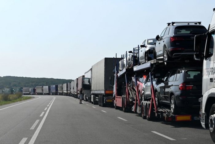 Ilustračný obrázok k článku Pred hranicami vo Vyšnom Nemeckom stojí v kolóne 250 kamiónov