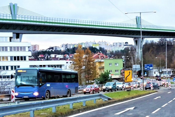 Ilustračný obrázok k článku Kolóny z Orlovského mosta sa tiahli až do centra: Polícia o situácii, VIDEO