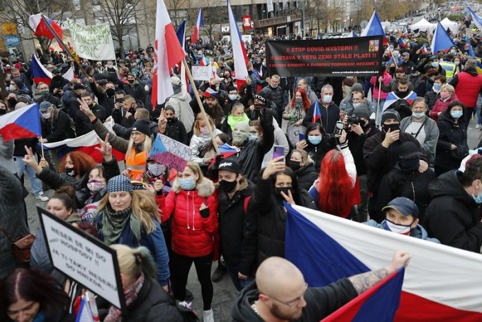 Ilustračný obrázok k článku Mikulášska demonštrácia bez rúšok: Stovky ľudí v Prahe protestovali proti opatreniam