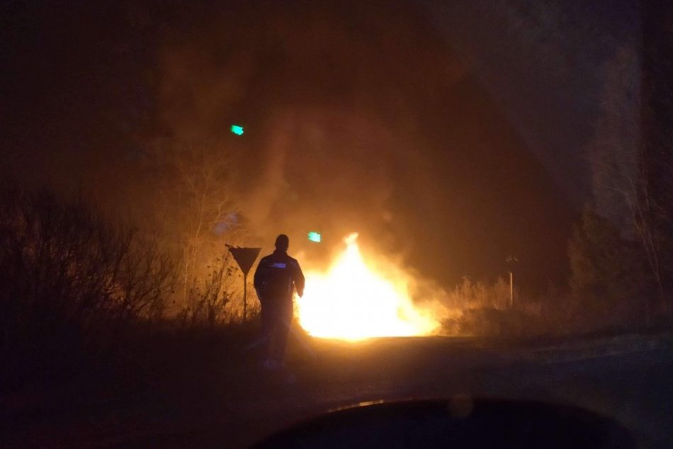 Ilustračný obrázok k článku Na Horehroní zhorelo auto do tla: Prekvapenie pre policajtov prišlo až potom, FOTO