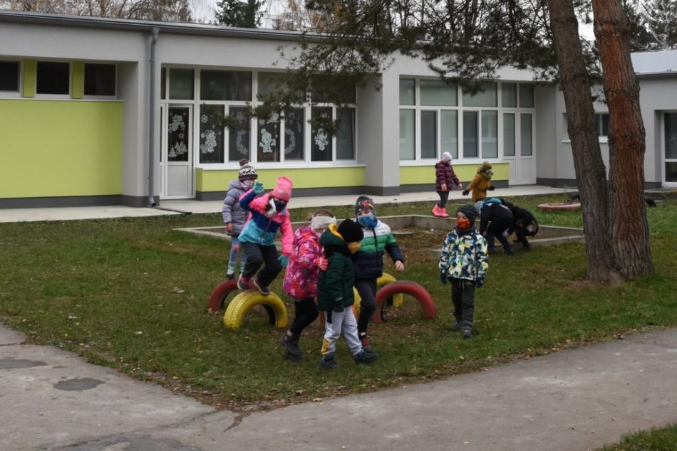 Ilustračný obrázok k článku Trenčín využil pomoc od štátu: Vynovené škôlky na Juhu a Sihoti, FOTO
