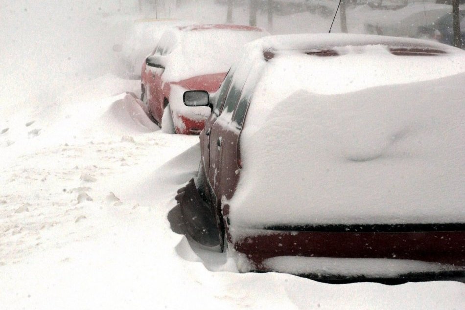 Ilustračný obrázok k článku Záveje a kopy snehu: Deň pred Silvestrom zasiahla Nitru KALAMITA, FOTO