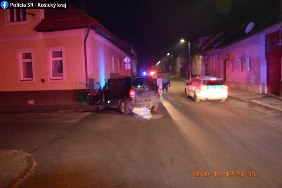 Ilustračný obrázok k článku 14-ročný tínedžer v okrese Rožňava: Bez vodičáku, nabúral a ešte aj nafúkal! FOTO