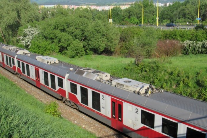 Ilustračný obrázok k článku Železnice majú na trati Bardejov - Prešov problém: Pre TENTO dôvod jazdia staršie vlaky