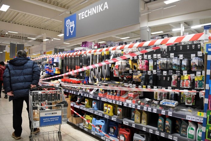 Ilustračný obrázok k článku Lockdown po slovensky: V obchodoch "vyraďujú" tovar, ktorý nie je z potravín a drogérie! FOTO