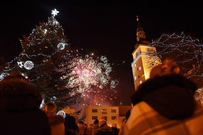 Ilustračný obrázok k článku Silvestrovské oslavy v okolí Trnavy: Ktoré mesto bude mať DVA ohňostroje?