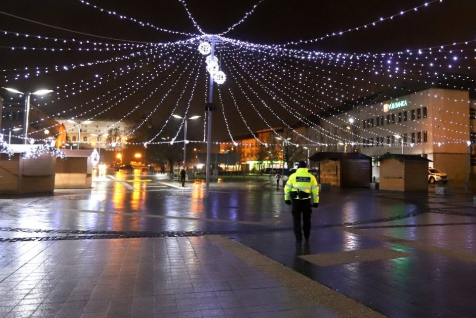 Ilustračný obrázok k článku Mestskí policajti upozornili Zvolenčanov pred Silvestrom: Naďalej platí zákaz vychádzania!