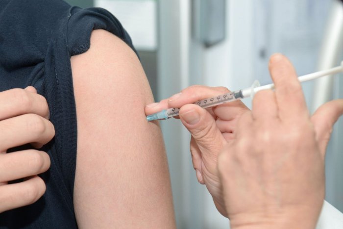 Ilustračný obrázok k článku ÚČINKUJÚ vakcíny proti koronavírusu? Úrad verejného zdravotníctva má najnovšie čísla!