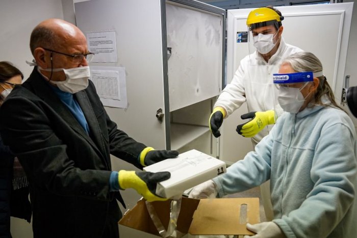 Ilustračný obrázok k článku Na Slovensko dorazili prvé vakcíny: Platia prísne pravidlá, takýto je plán, FOTO