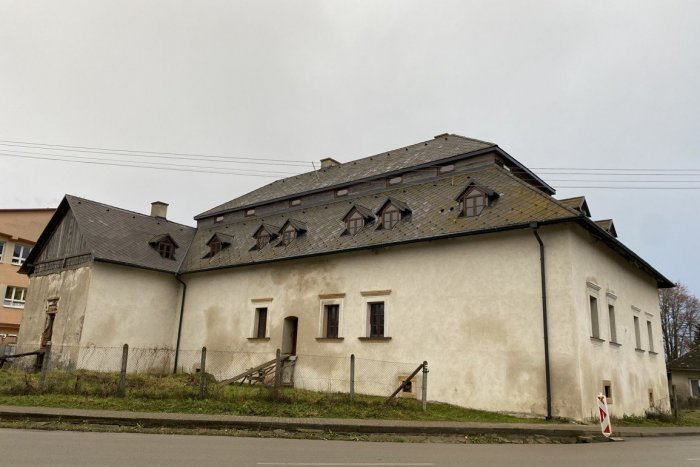 Ilustračný obrázok k článku Zaujímavosť pri Prešove: Dominantou v obci je kaštieľ zo 17. storočia, FOTO