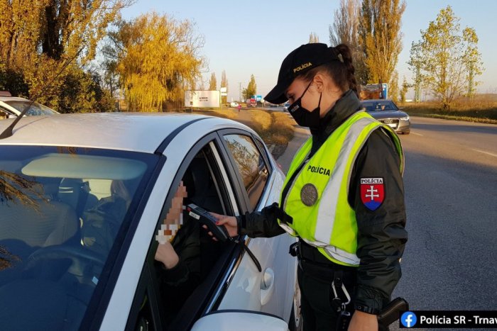 Ilustračný obrázok k článku Policajti si posvietili na sviatočných šoférov: S vodičákom sa rozlúčili dvaja cudzinci