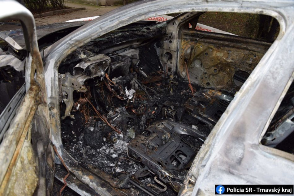 Ilustračný obrázok k článku Boj o život na Nový rok: Mladý muž takmer uhorel po výbuchu auta, FOTO